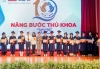 GẦN 100 SINH VIÊN NHẬN HỌC BỔNG “NÂNG BƯỚC THỦ KHOA 2025”