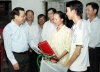 Bí thư Thành ủy Hà Nội thăm, tặng quà thủ khoa ĐH Dược HN