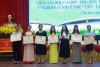 hị Phạm Thị Dung (thứ 2 từ phải sang) nhận Bằng khen của Hội đồng Đội TƯ trong dịp tổng kết công tác Đội năm học 2018 – 2019