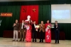 Ông Nguyễn Đình Hiếu - Ủy viên TV Hội KH Thanh Oai trao thưởng  cho  cá nhân có thành tích xuất săc tại buổi lễ HKH xã Đỗ  Động .