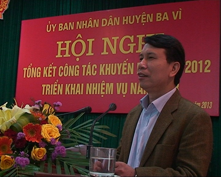 Đồng chí Hà Xuân Hưng  - Bí thư Huyện uỷ phát biểu với hội nghị
