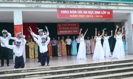 TRƯỜNG THPH HÀ ĐÔNG KHAI GIẢNG NĂM HỌC 2014-2015