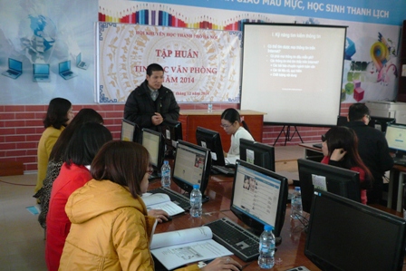 Quang cảnh lớp tập huấn Tin học văn phòng