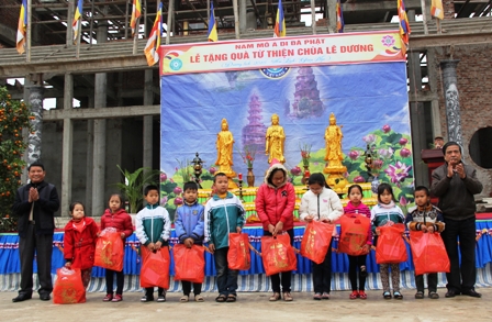 HỘI KHUYẾN HỌC  HUYÊN THANH OAI PHÁT QUÀ TẾT CHO HỌC SINH NGHÈO VƯỢT KHÓ NHÂN DỊP TẾT ẤT MÙI