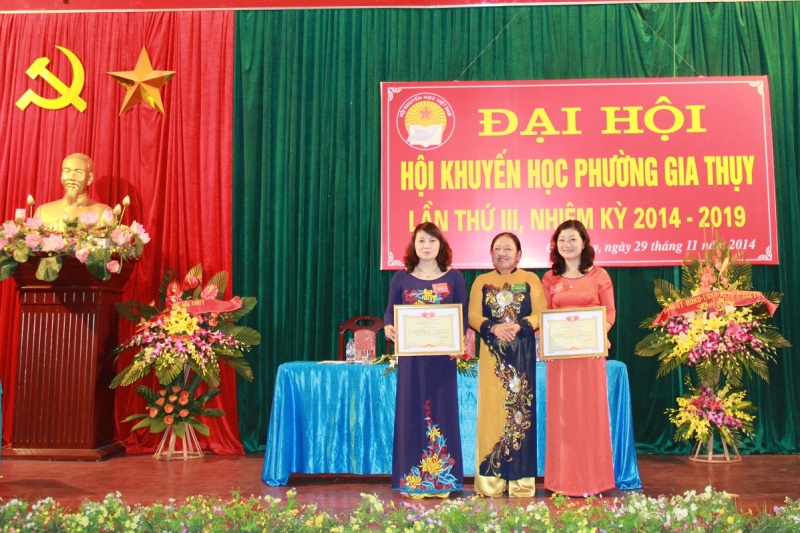 Khen thưởng về công tác khuyến học, khuyến tài