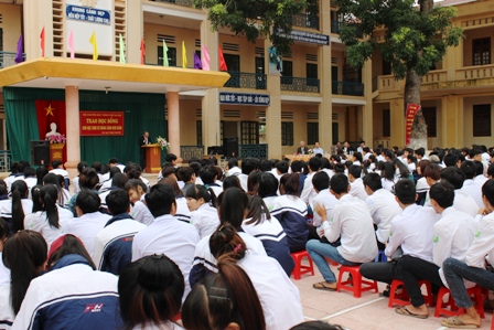 HỘI KHUYẾN HỌC HUYỆN BA VÌ VÀ PHÒNG GD&ĐT TỔ CHỨC PHÁT HỌC BỔNG CHO  HỌC SINH CÓ HOÀN CẢNH KHÓ KHĂN