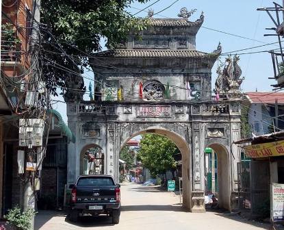 Cổng làng Bùng, xã Phùng Xá, huyện Thạch Thất