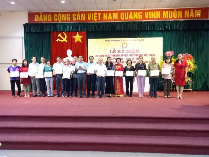 Trao thưởng cho các đơn vị có thành tích xuất sắc