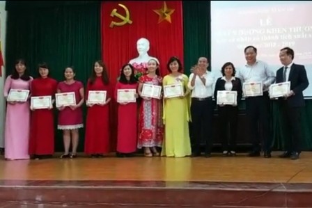 HỘI KHUYẾN HỌC  KIM THƯ HUYỆN THANH OAI TUYÊN DƯƠNG KHEN THƯỞNG CHO CÁC TẬP THỂ CÁ NHÂN XUẤT SẮC NĂM  2019