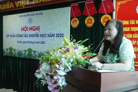 Bà Nguyễn Thị Ngọc Minh phát biểu tại hội nghị