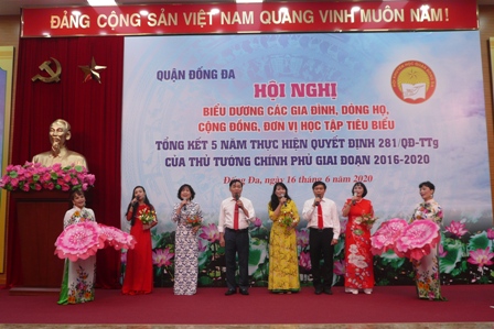 Văn nghệ chào mừng Hội nghị