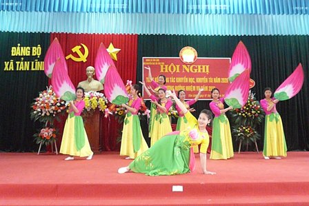 Văn nghệ chào mừng hội nghị