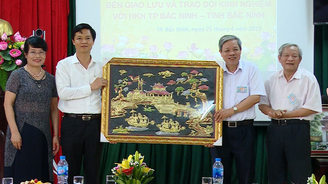 Hội khuyến học quận Hai Bà Trưng TP Hà Nội tổ chức trao đổi học tập kinh nghiệm với HKH thành phố Bắc Ninh tỉnh Bắc Ninh