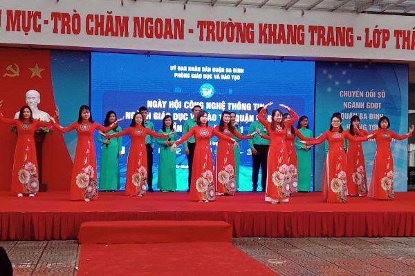 Các tiết mục văn nghệ chào mừng Ngày hội Công nghệ thông tin