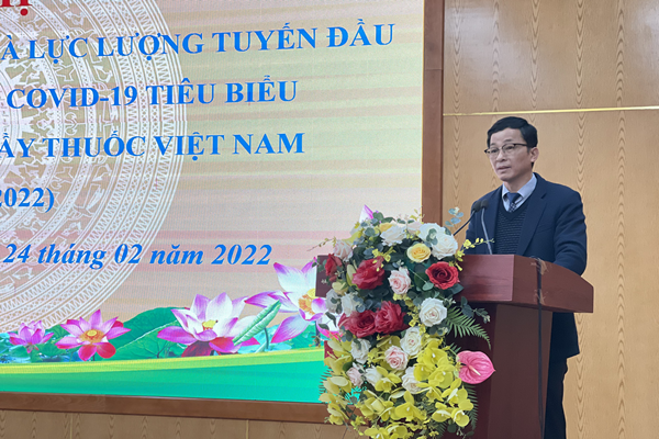 Ông Chu Hữu Hồng, báo cáo tham luận tại Hội nghị phòng chống dịch Covid-19, nhân 67 năm ngày thầy thuốc Việt Nam của Quận tây Hồ năm 2022.