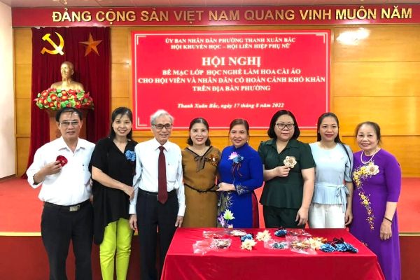 Các ông bà lãnh đạo phường tham dự tổng kết