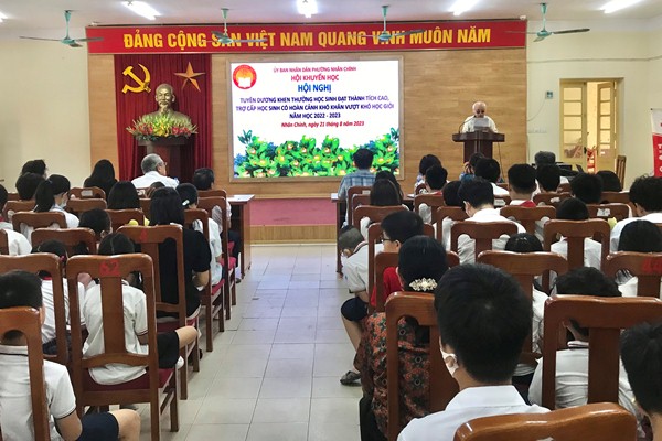 Toàn cảnh hội nghị trao thưởng