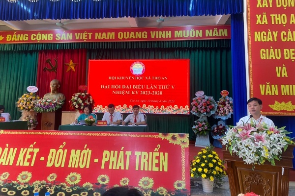 Đồng chí Nguyễn Tiến Toàn, Ủy viên Ban Thường vụ, Trưởng Ban tổ chức Huyện ủy phát biểu chỉ đạo Đại hội