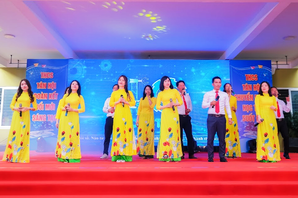 Các tiết mục văn nghệ của thầy cô giáo và học sinh các nhà trường chào mừng Lễ Khai mạc