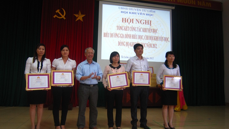 Huyện Từ Liêm tổ chức Hội nghị Biểu dương các gia đình hiếu học, dòng họ khuyến học, chi hội khuyến học lần thứ VII