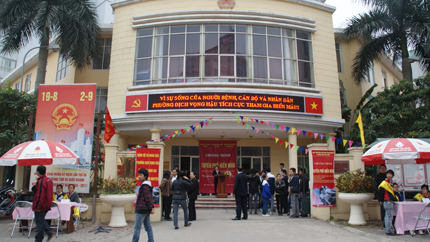 Trụ sở UBND phường Dịch Vọng Hậu